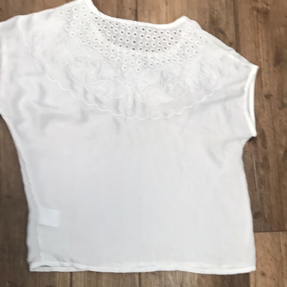 White blouse - Picture 2 of 2